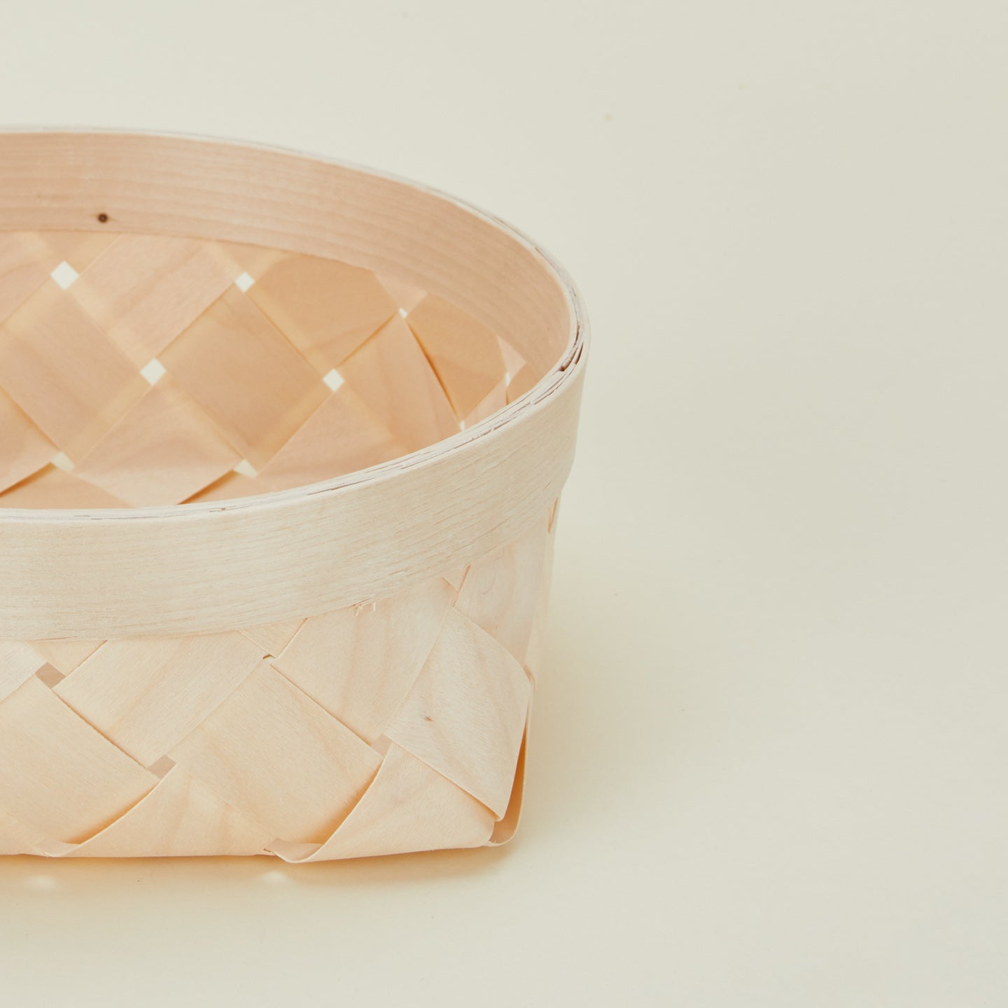 Close up view of medium Verso bread basket